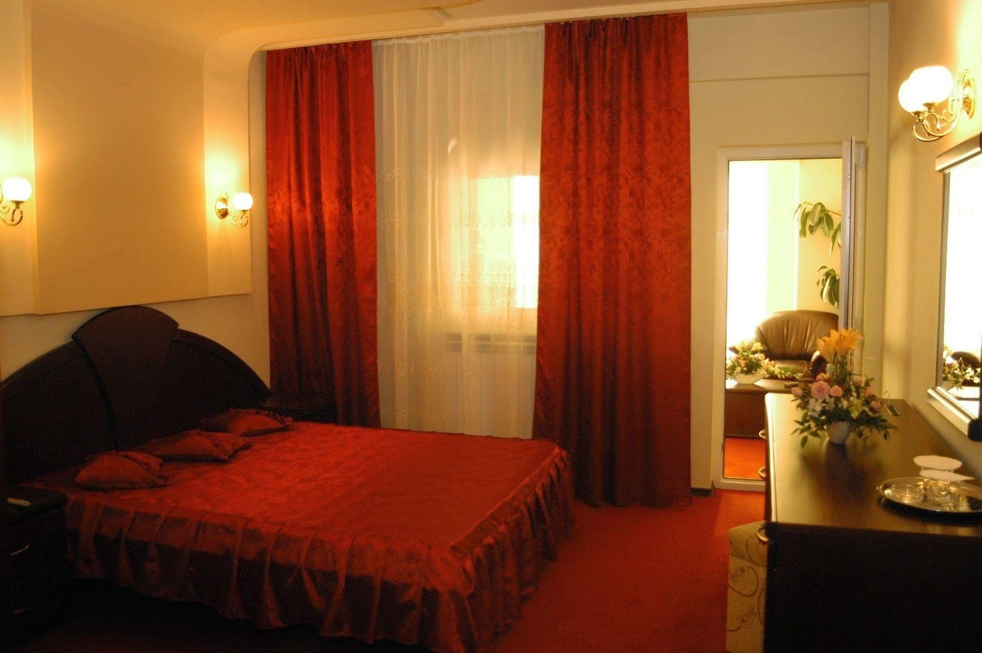 Hotel Regat Piteşti Eksteriør bilde